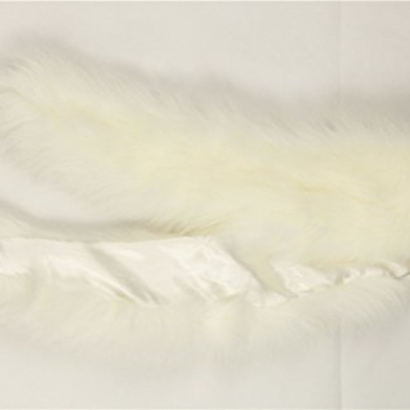 Extra Large Women's Faux Fur Collar for Winter Coa - Picture 3 of 8